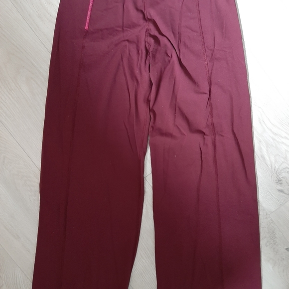Lululemon size 8 wide leg burgundy yoga pants - Picture 2 of 4